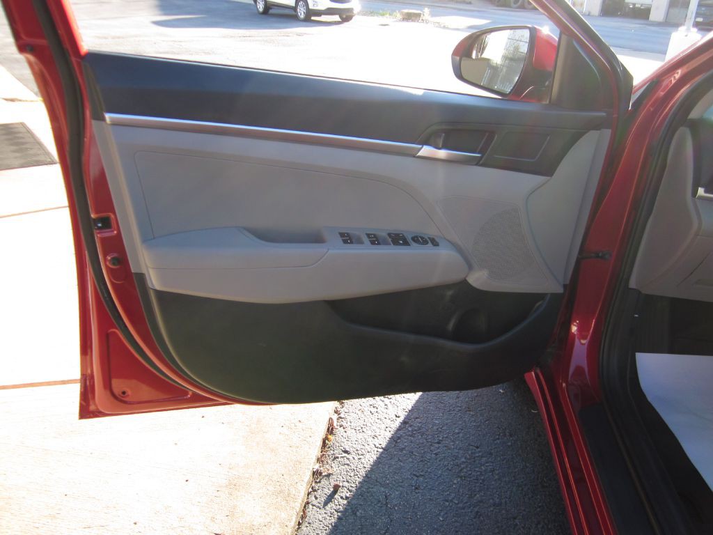 2019 Hyundai Elantra Image 33