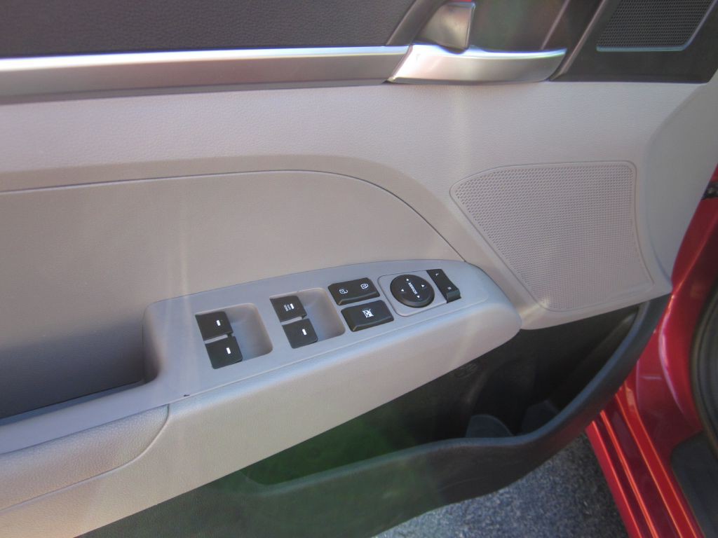 2019 Hyundai Elantra Image 34