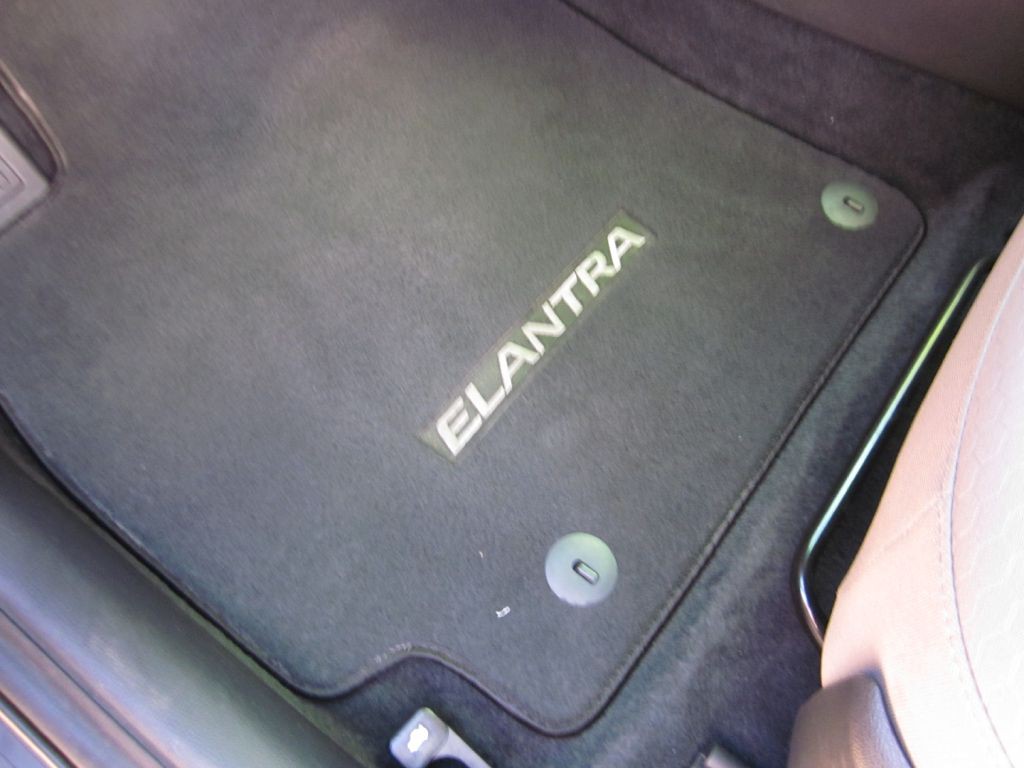 2019 Hyundai Elantra Image 39