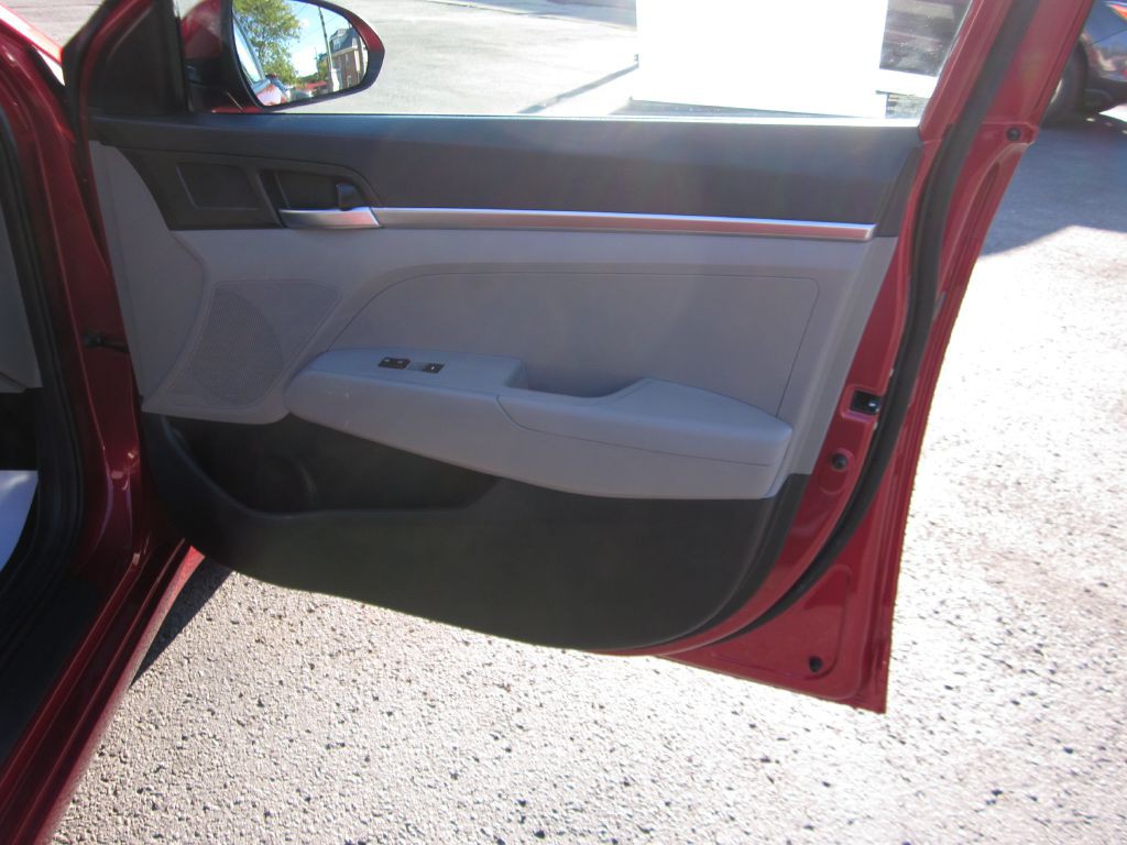 2019 Hyundai Elantra Image 42