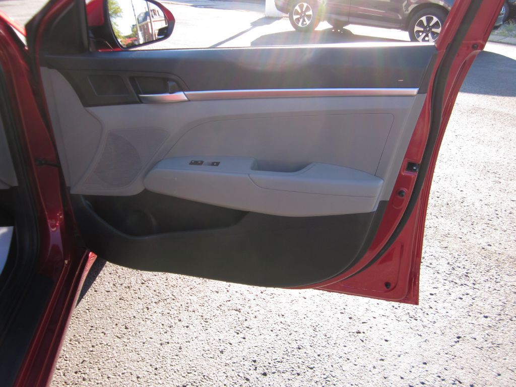 2019 Hyundai Elantra Image 45