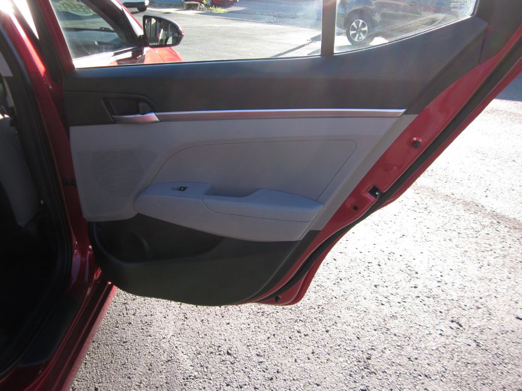 2019 Hyundai Elantra Image 50