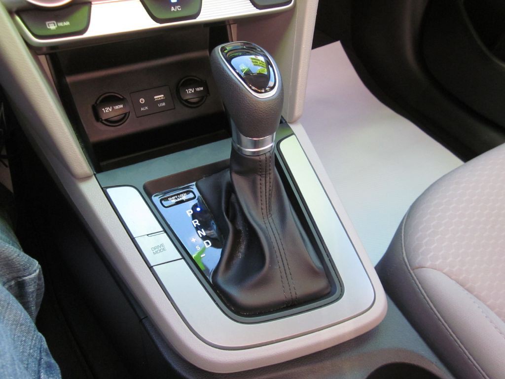 2019 Hyundai Elantra Image 58