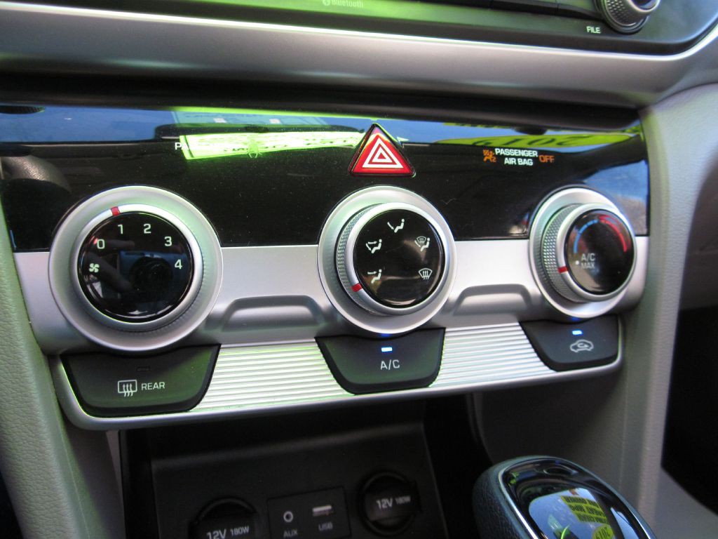 2019 Hyundai Elantra Image 59