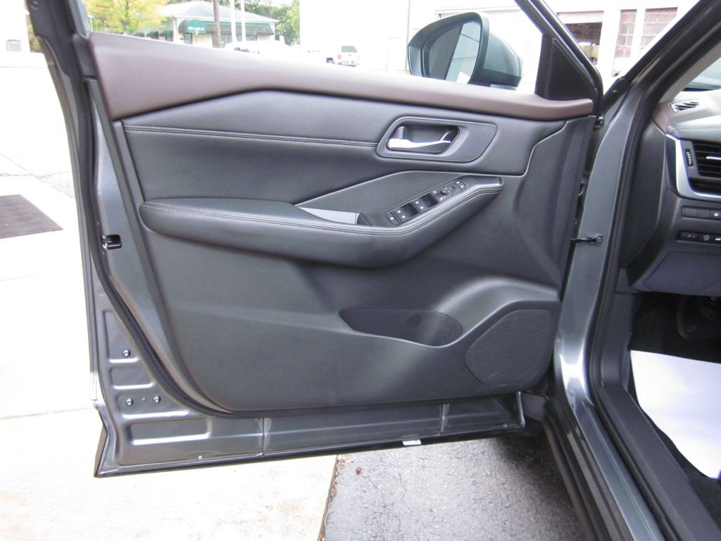 2023 Nissan Rogue Image 45