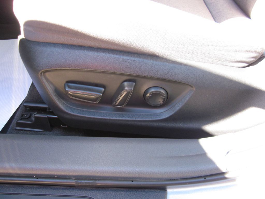 2023 Toyota Camry Image 40