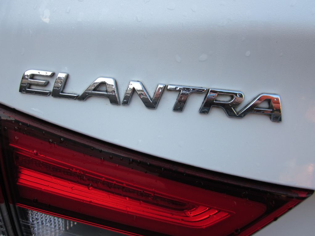 2015 Hyundai Elantra Image 7