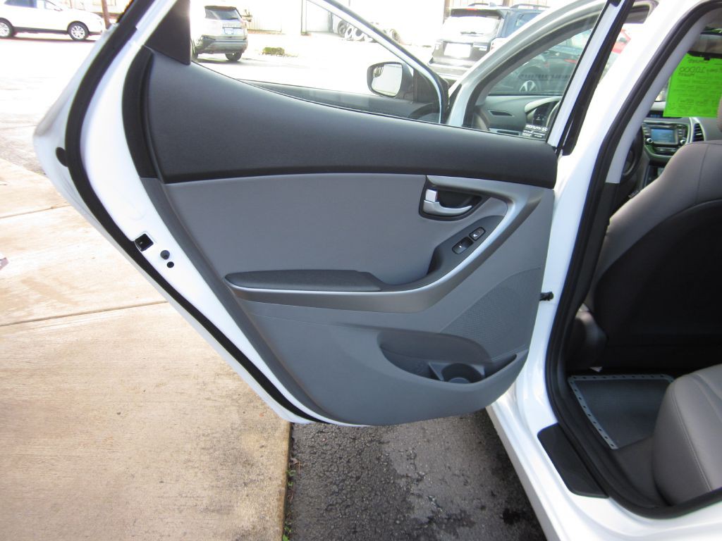 2015 Hyundai Elantra Image 37