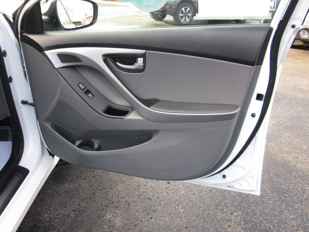 2015 Hyundai Elantra Image 42