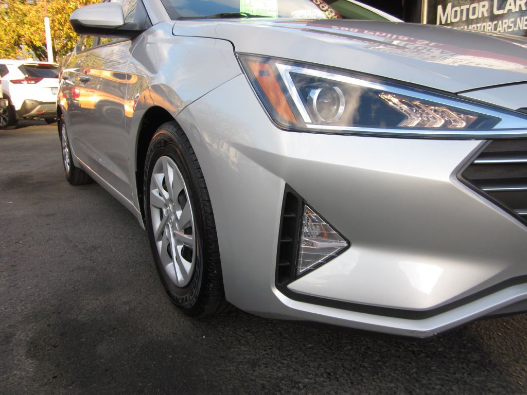 2019 Hyundai Elantra Image 17