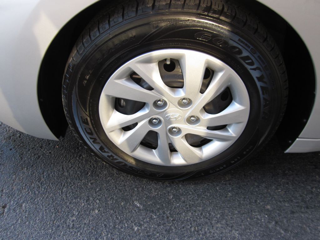 2019 Hyundai Elantra Image 28