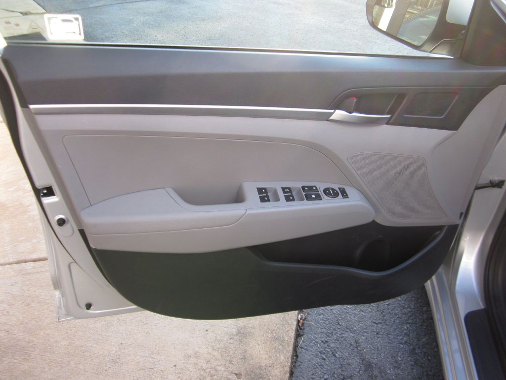 2019 Hyundai Elantra Image 31