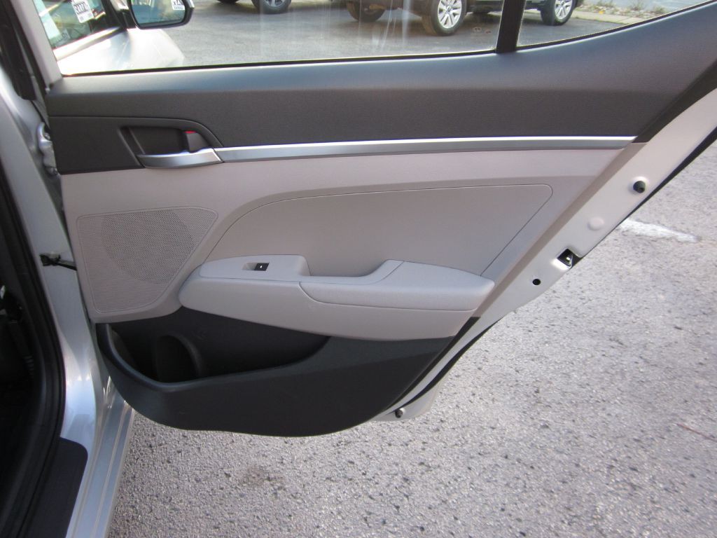 2019 Hyundai Elantra Image 51