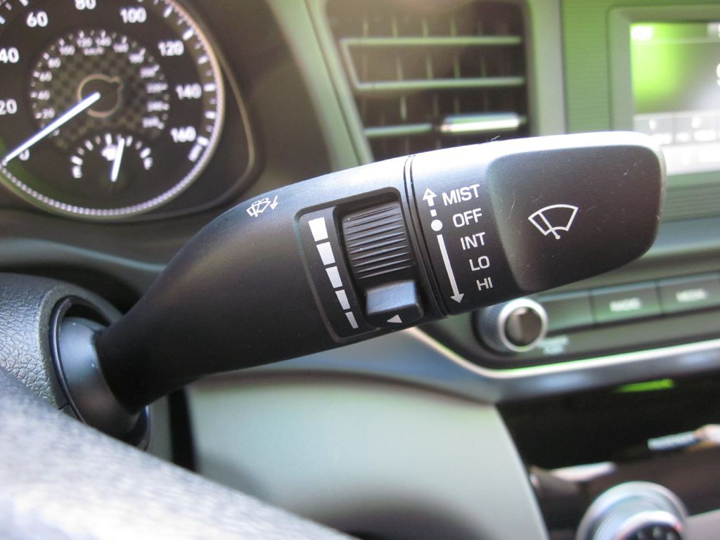 2019 Hyundai Elantra Image 59