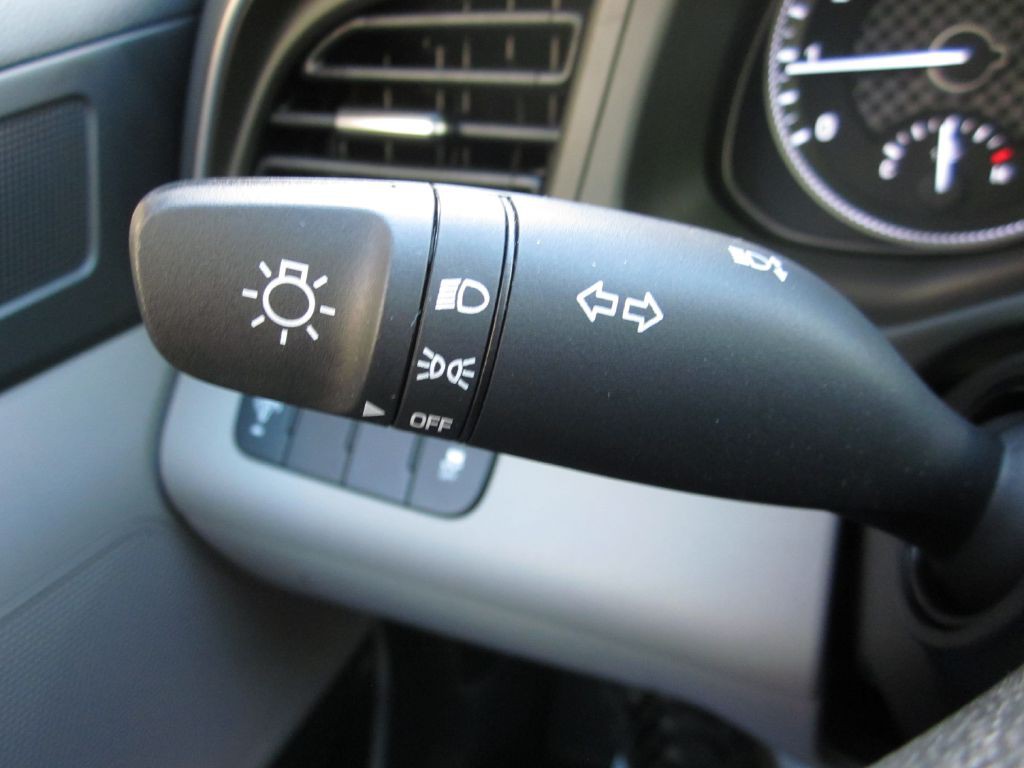 2019 Hyundai Elantra Image 60