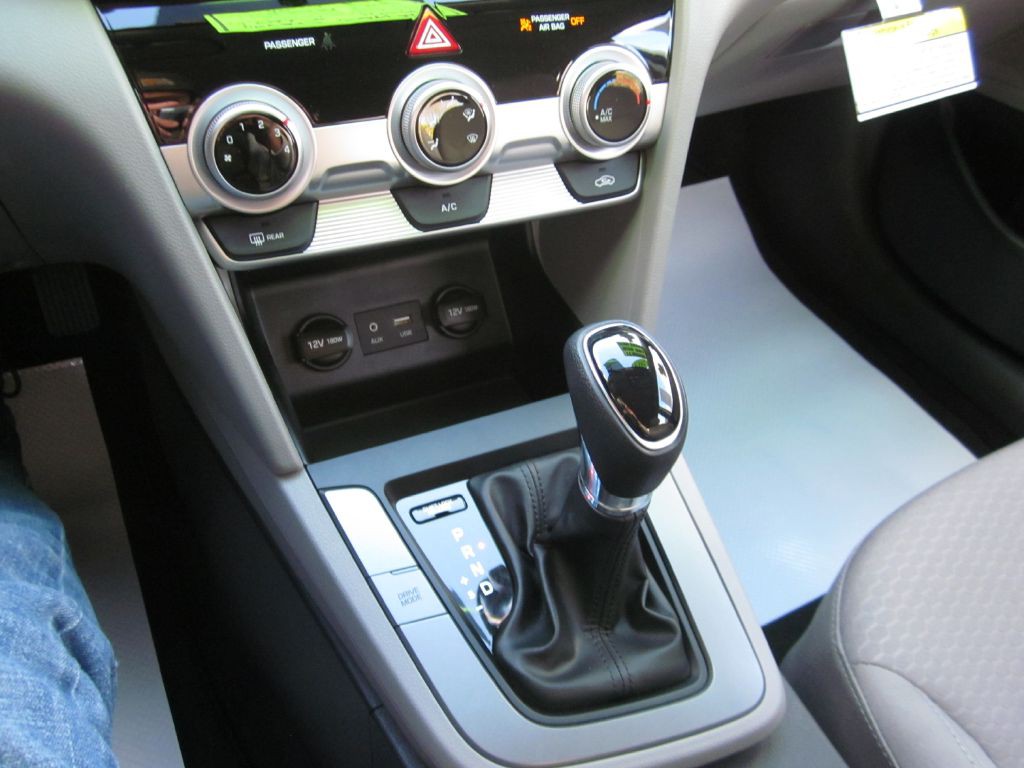 2019 Hyundai Elantra Image 70