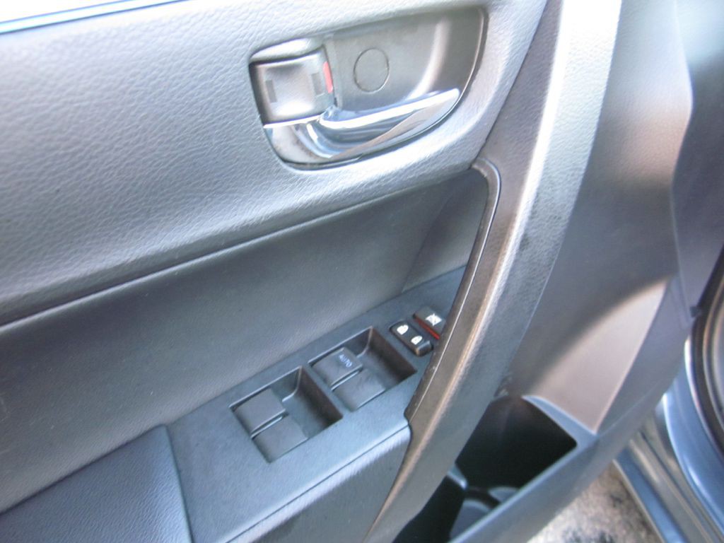 2016 Toyota Corolla Image 35