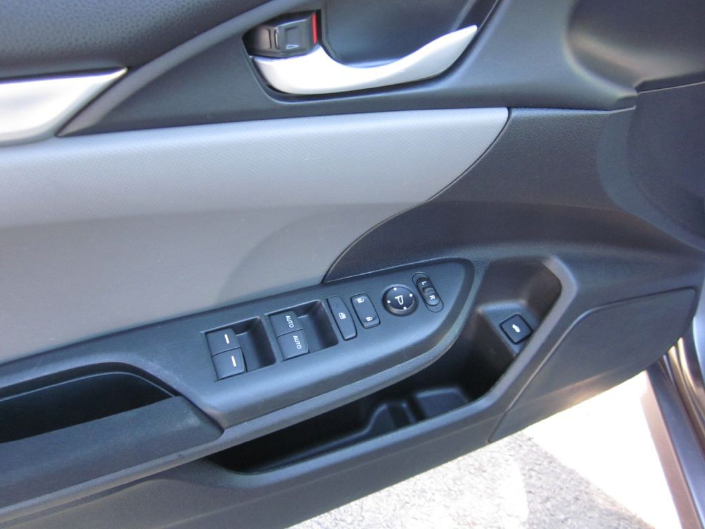 2017 Honda Civic Image 33