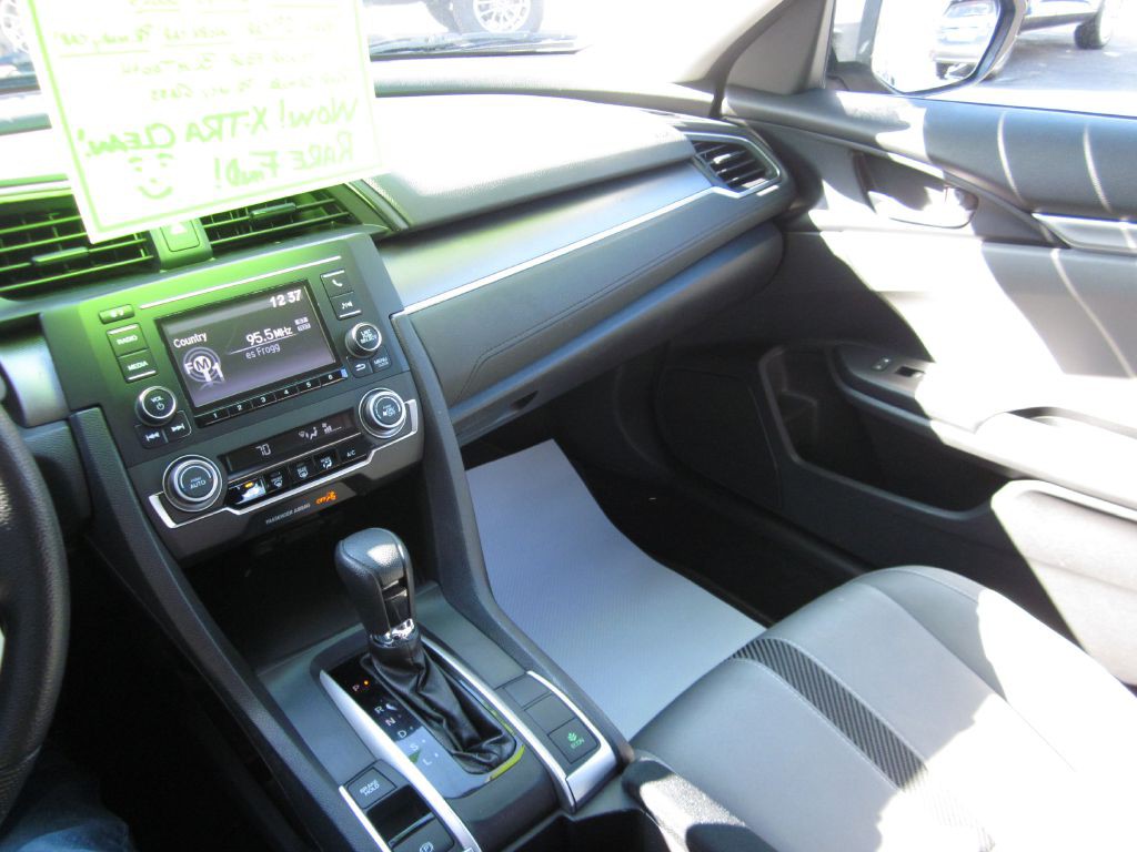 2017 Honda Civic Image 63