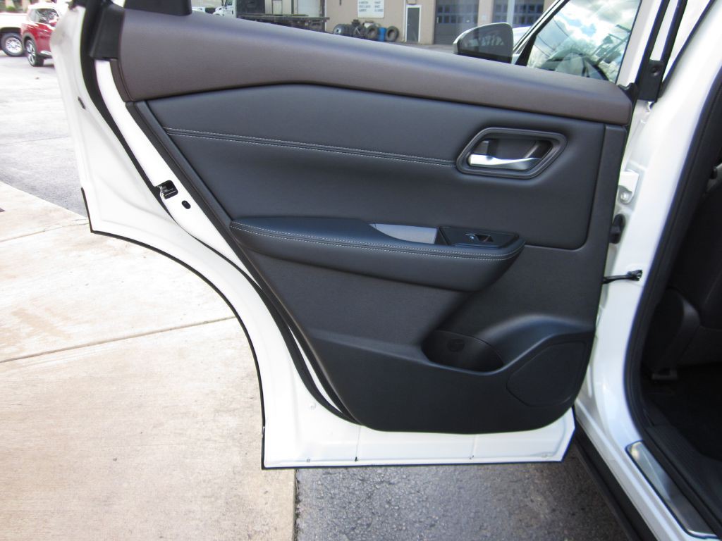 2023 Nissan Rogue Image 40