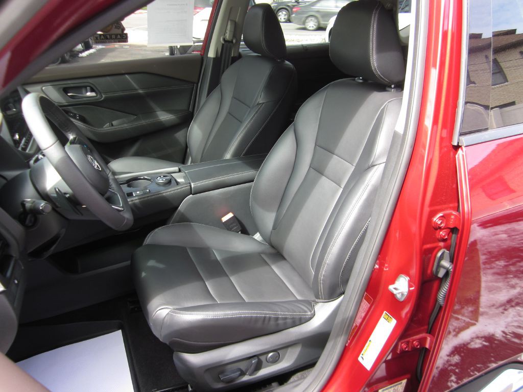 2023 Nissan Rogue Image 39