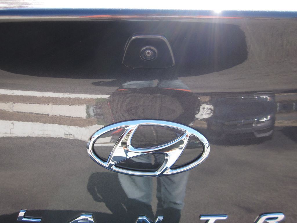 2020 Hyundai Elantra Image 10