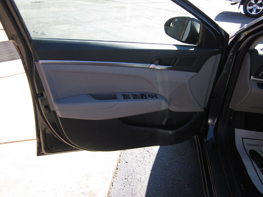 2020 Hyundai Elantra Image 23