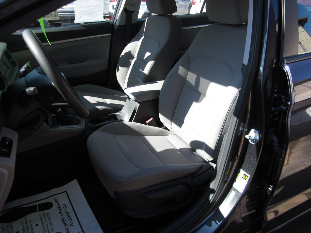 2020 Hyundai Elantra Image 25