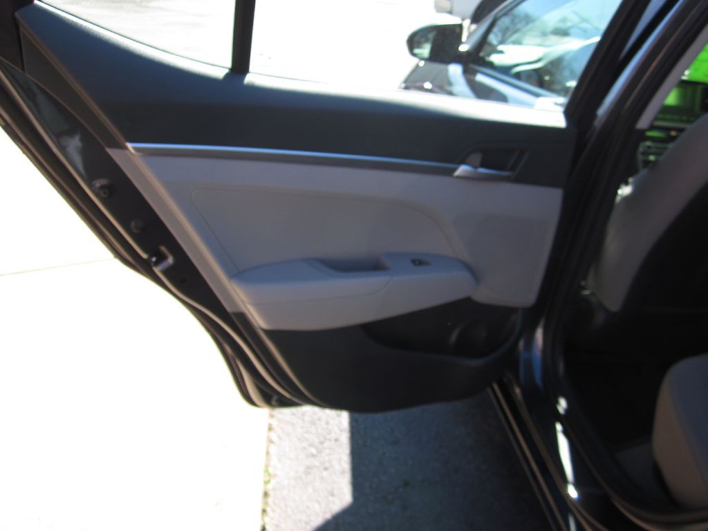 2020 Hyundai Elantra Image 28