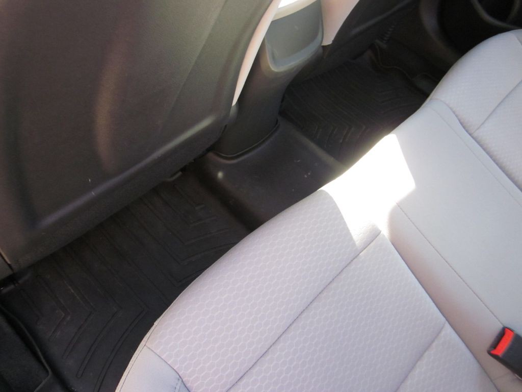 2020 Hyundai Elantra Image 30