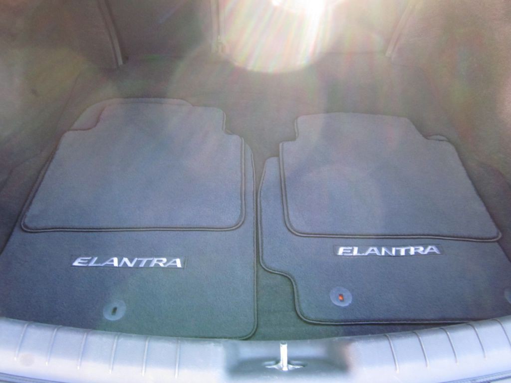 2020 Hyundai Elantra Image 31