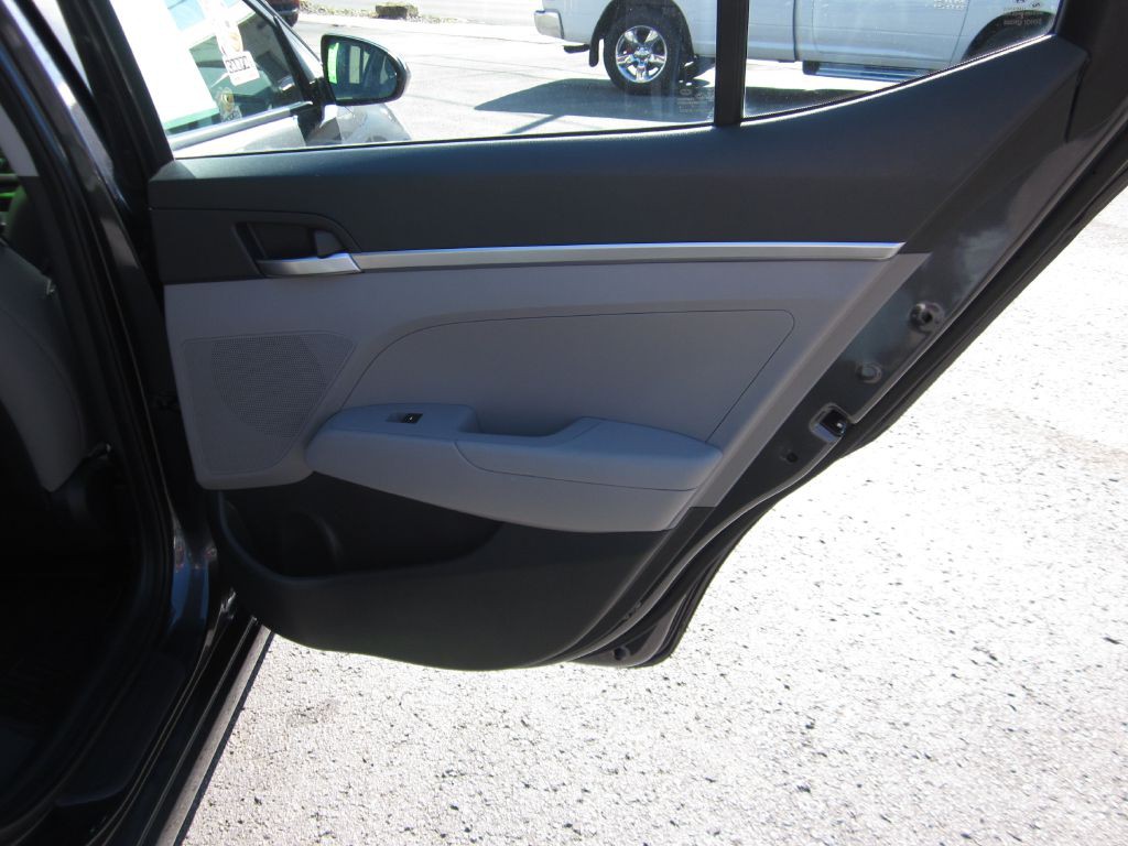 2020 Hyundai Elantra Image 38