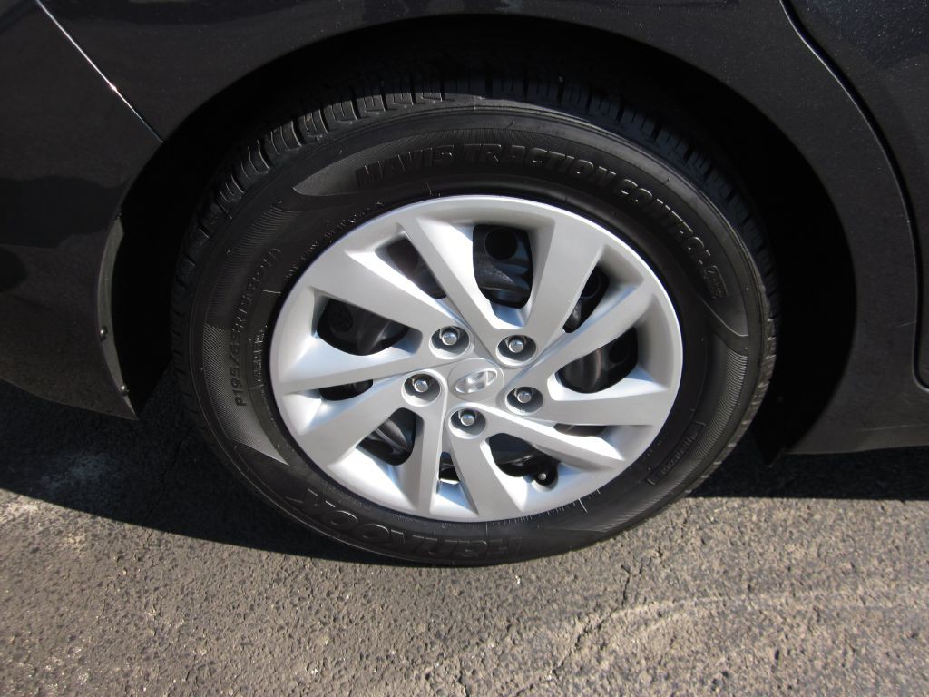 2020 Hyundai Elantra Image 41