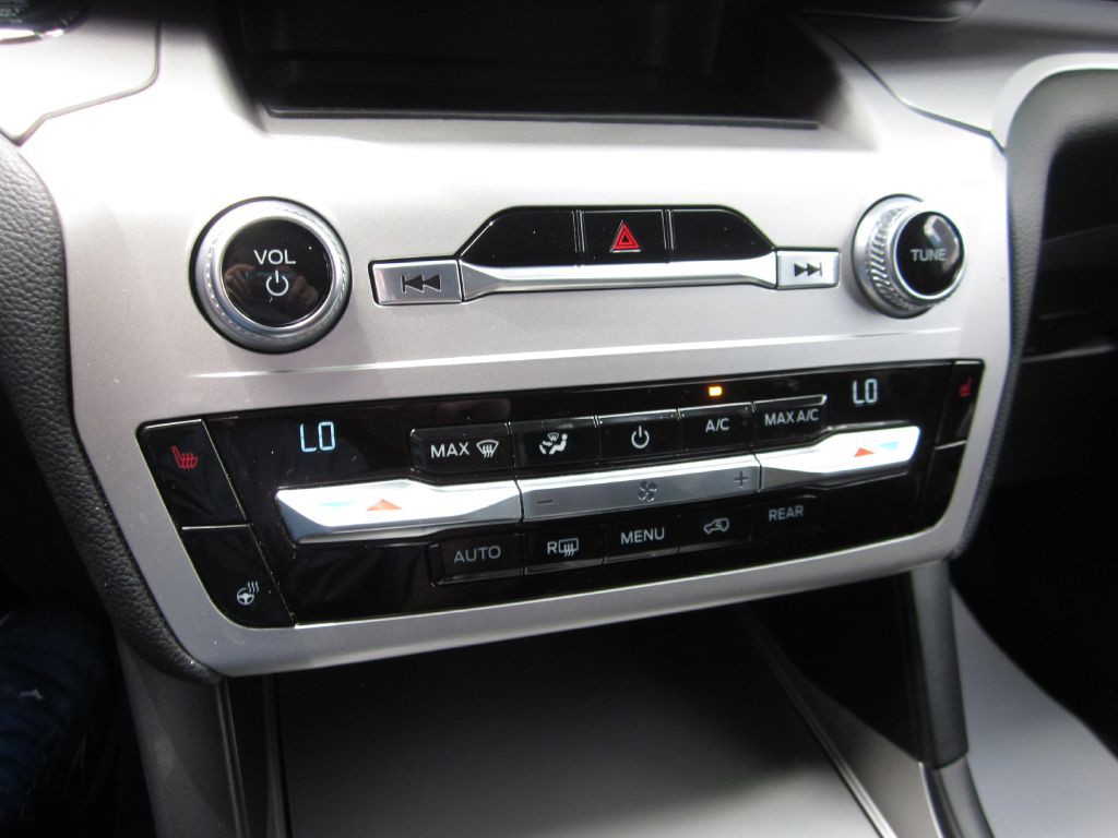 2020 Ford Explorer Image 71