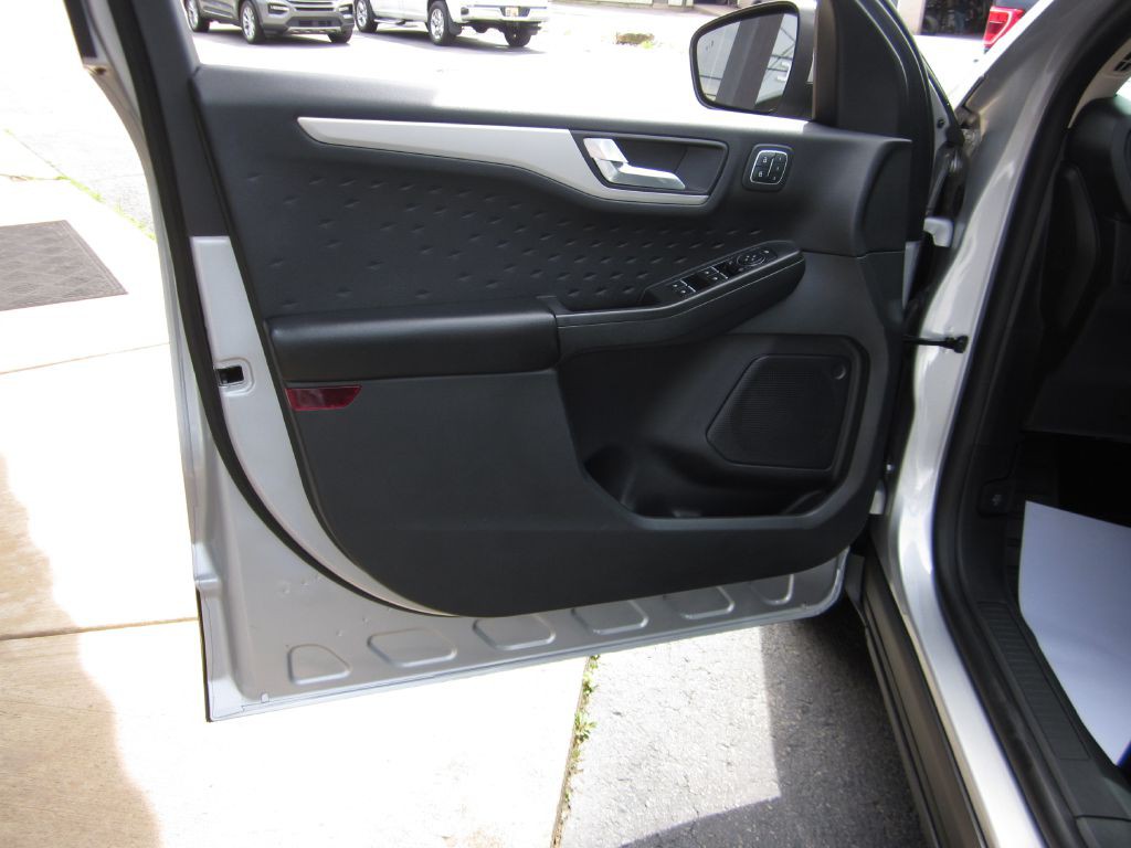 2020 Ford Escape Image 35