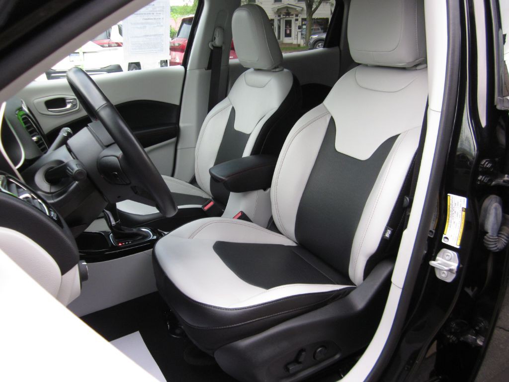 2020 Jeep Compass Image 30