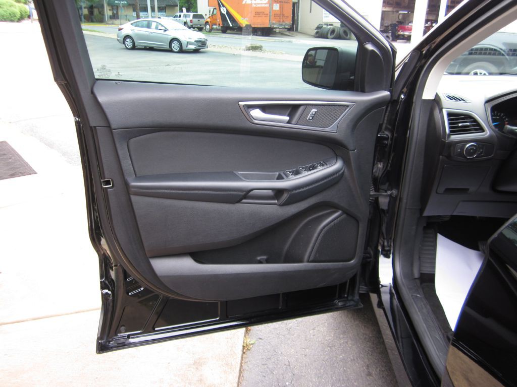 2018 Ford Edge Image 29