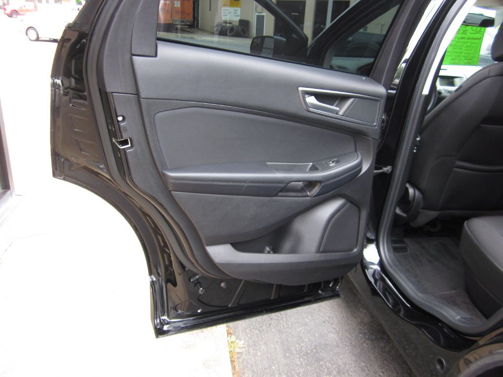 2018 Ford Edge Image 35