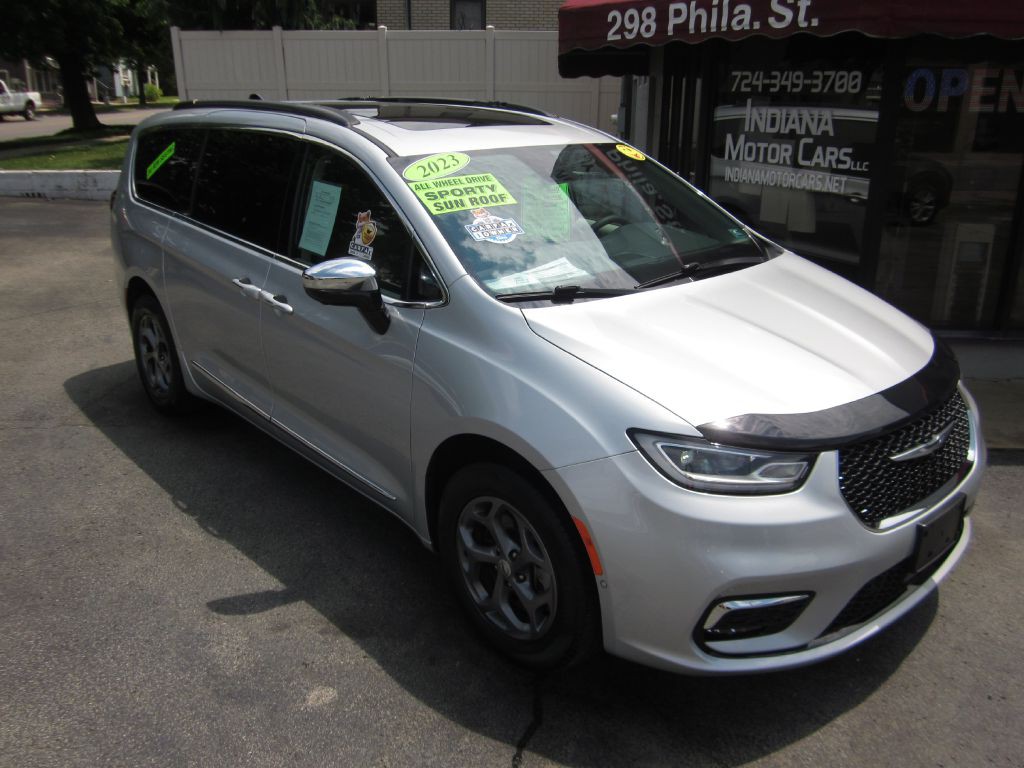 2023 Chrysler Pacifica Image 2