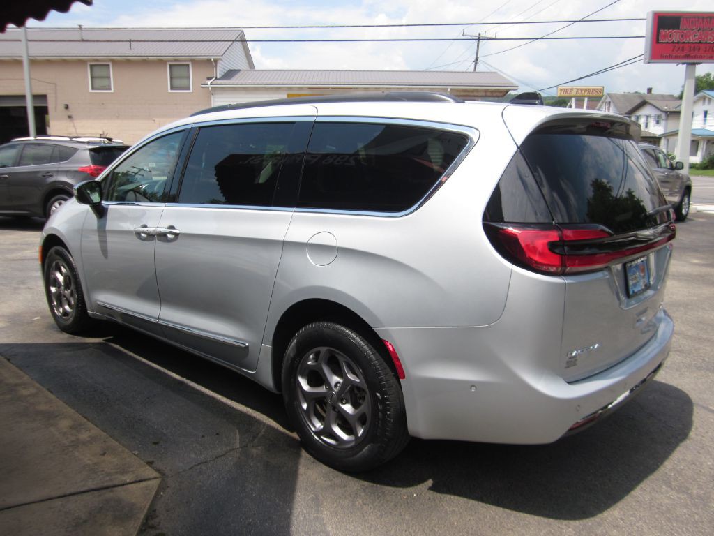 2023 Chrysler Pacifica Image 12