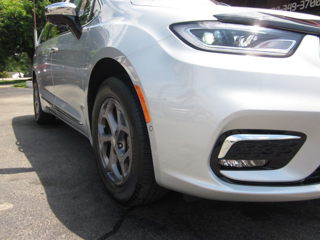 2023 Chrysler Pacifica Image 24