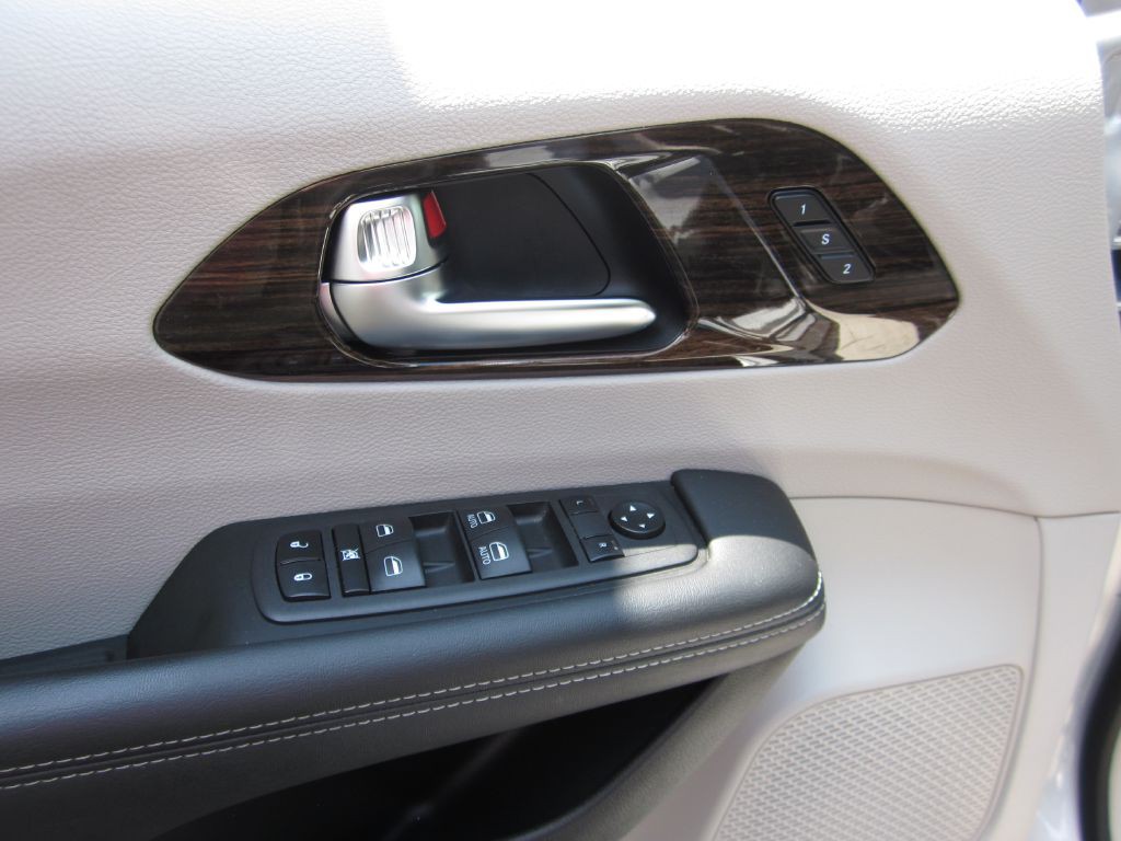 2023 Chrysler Pacifica Image 37