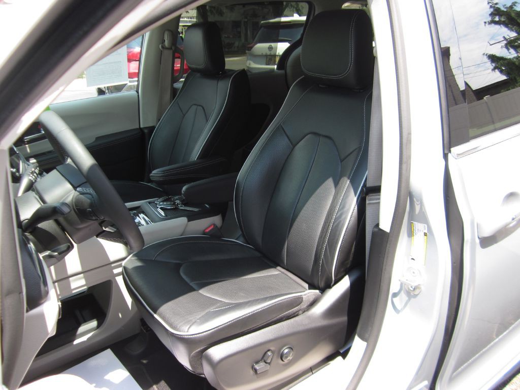 2023 Chrysler Pacifica Image 39