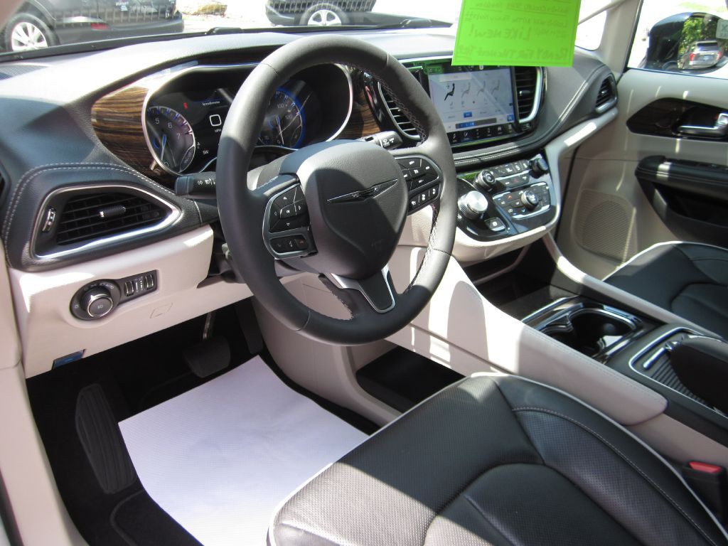 2023 Chrysler Pacifica Image 42
