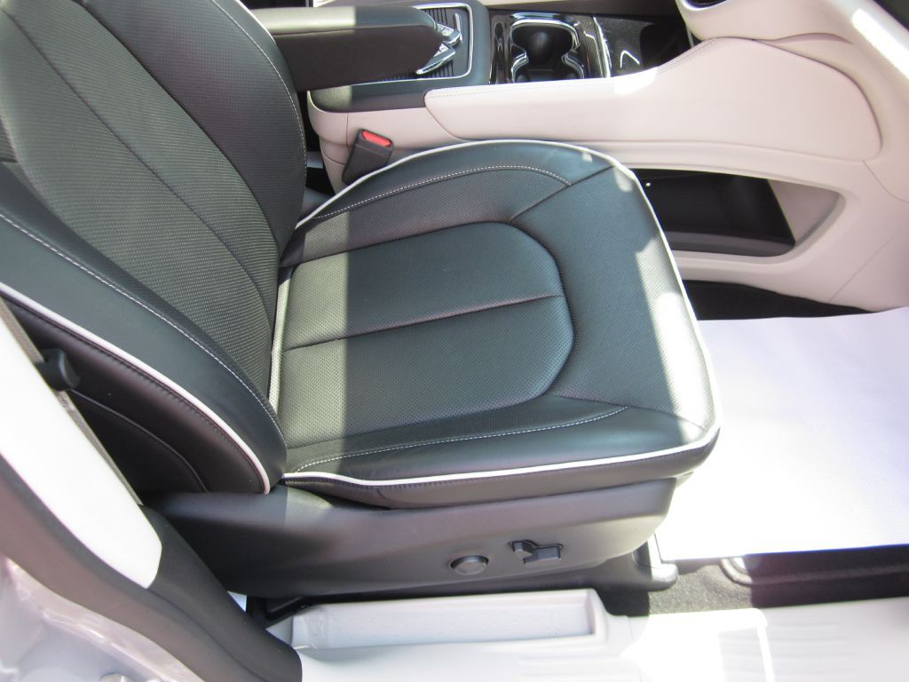 2023 Chrysler Pacifica Image 55
