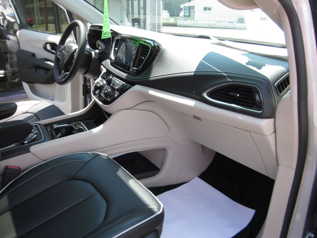 2023 Chrysler Pacifica Image 56