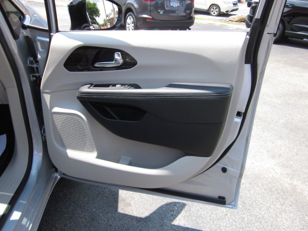 2023 Chrysler Pacifica Image 60