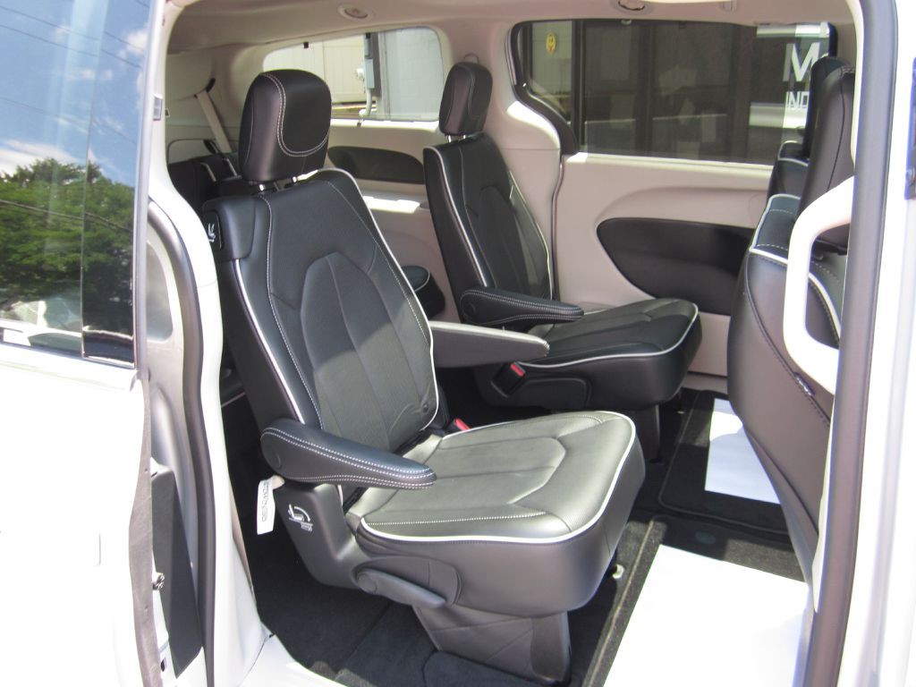 2023 Chrysler Pacifica Image 65