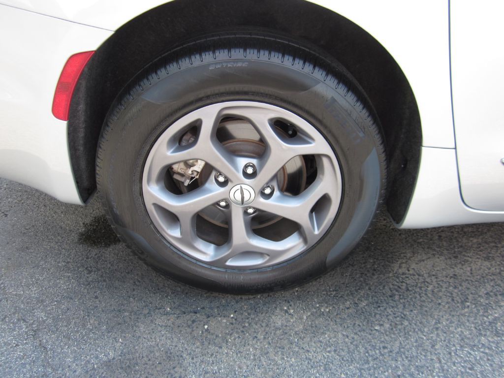 2023 Chrysler Pacifica Image 70