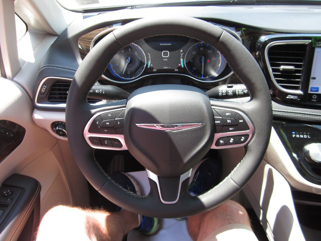 2023 Chrysler Pacifica Image 75
